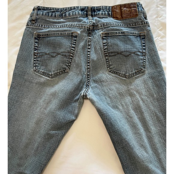 l.e.i. Women's Junior Flared Leg Low Rise Jeans Size 9 Faded Denim Y2K - Picture 6 of 11